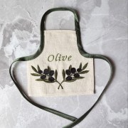 Фартух пфд пляшку з вишивкою Оливки