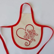 Фартух на пляшку з вишивкою, Сердечко з трояндою