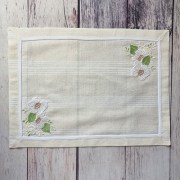 Серветка з вишивкою з квітами