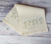 Серветка з вишивкою на стіл