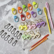 Маркери петель та безпечні голки для в'язання.