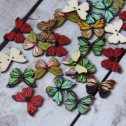 Пуговица деревянная Бабочка акварель M011-45