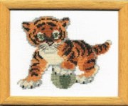 Набор для вышивки крестиком Чарівна Мить А-138 Тигренок с мячиком
