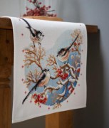 Дорожка на стол Вервако PN-0158341 Синички и красные ягоды